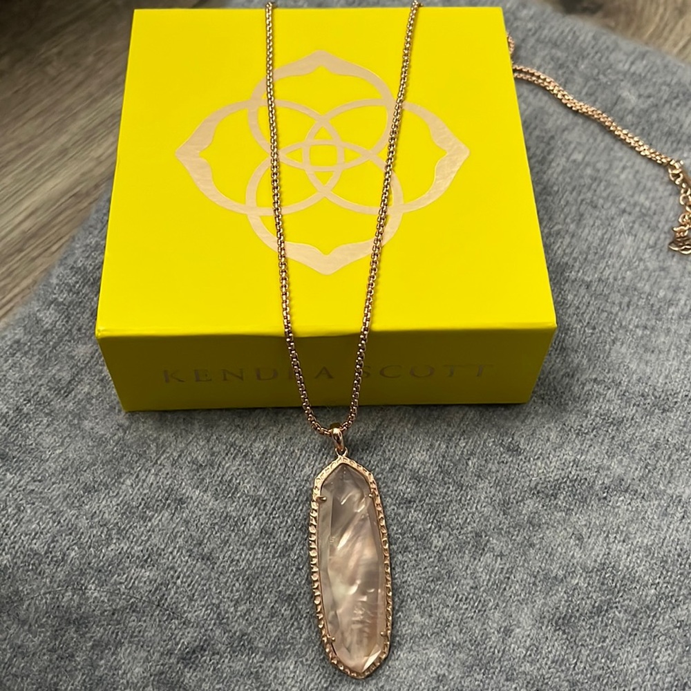 Rose gold Kendra Scott pendant!